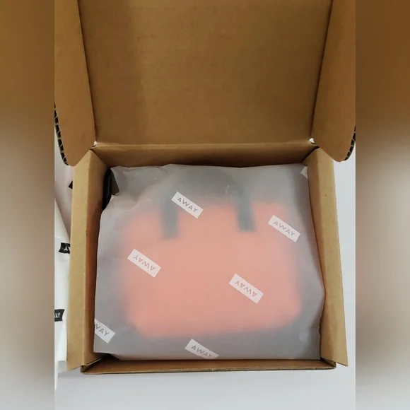 🧡🤍 AWAY X LA LIGNE 🧡🤍 spritz themed accessories bundle 4 items NWT - Picture 3 of 8